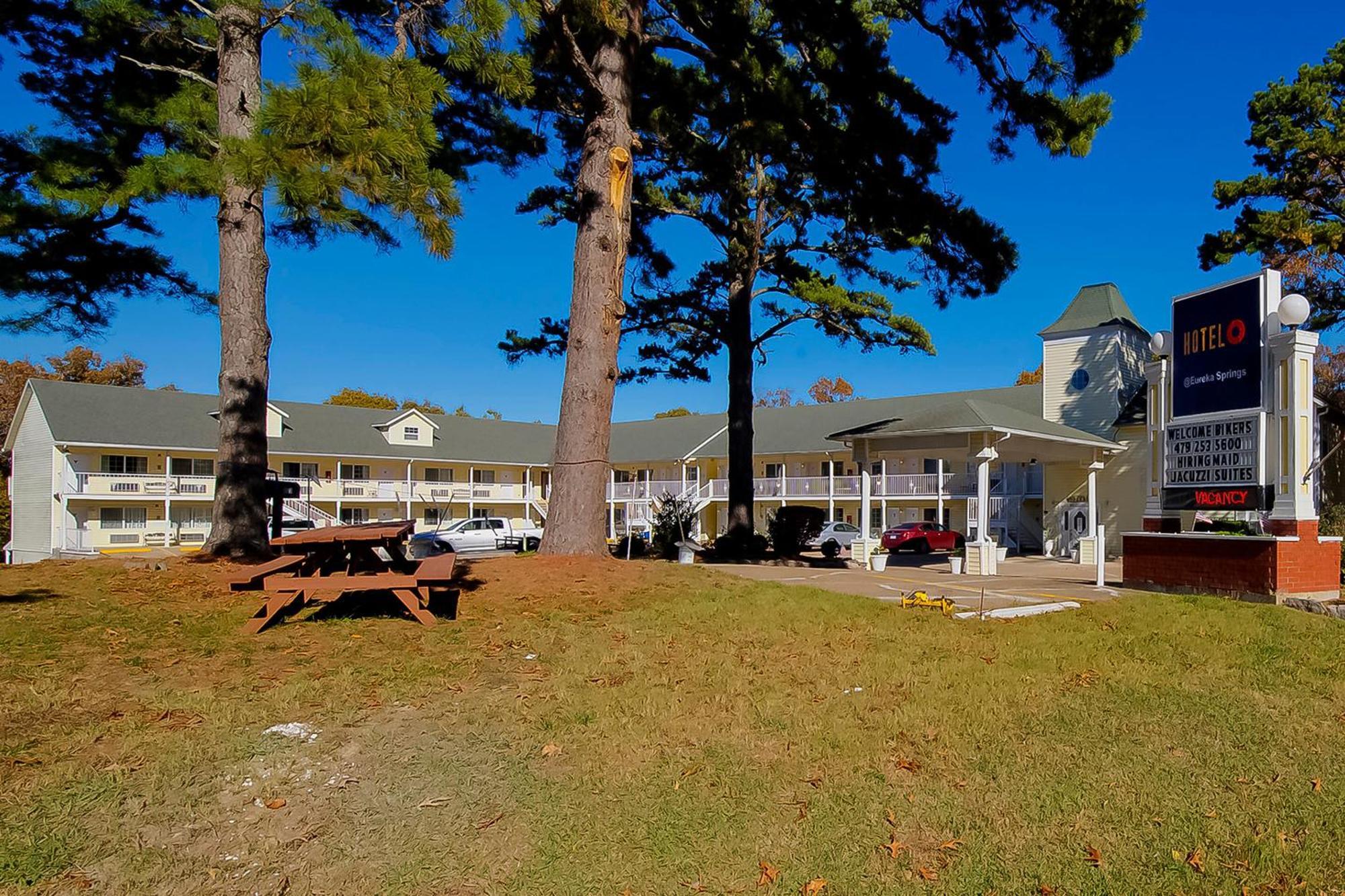 Hotel O Eureka Springs - Christ Of Ozark Area Екстер'єр фото